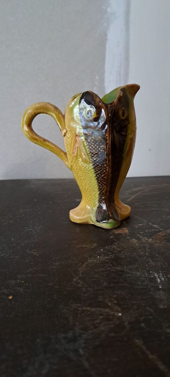Antigua jarra mayólica pez