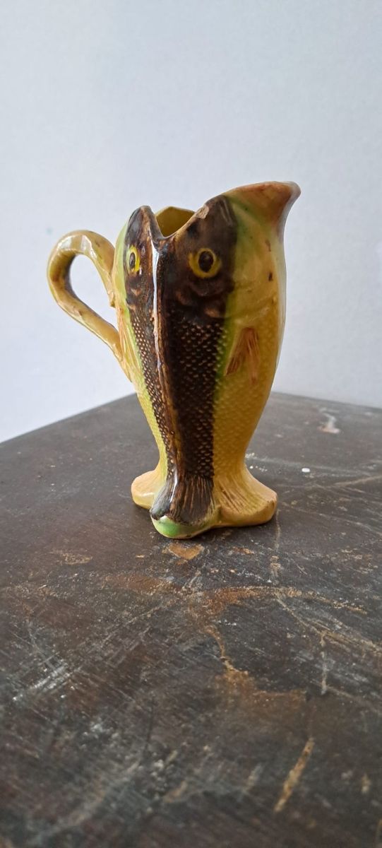Antigua jarra mayólica pez