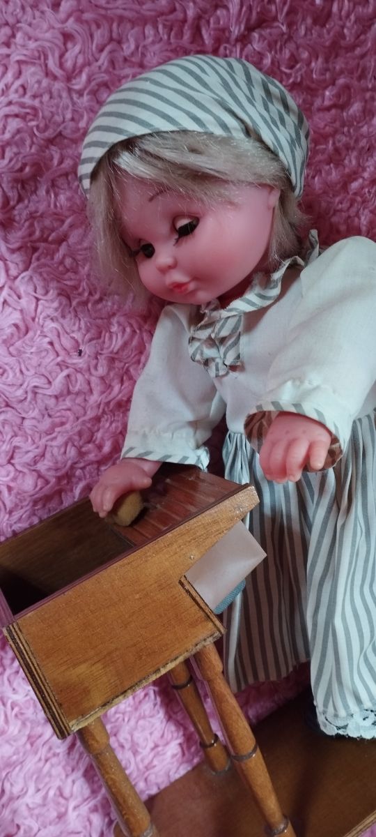 Muñeca antigua Mecánica Lavandera