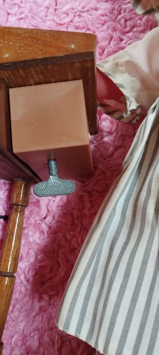 Muñeca antigua Mecánica Lavandera