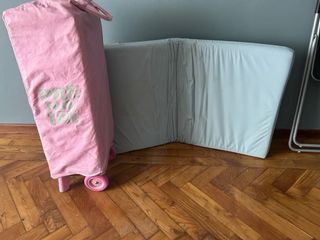 Cuna de viaje y colchón 