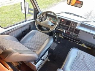 Parcela de recreo con autocaravana en camping