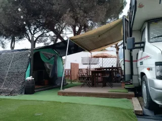 Caravana y parcela de alquiler en camping un 2x1