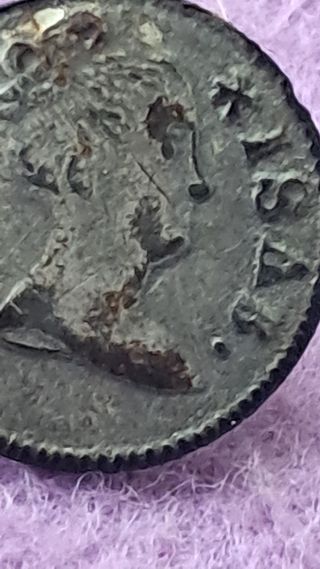 RARO!! Botón ISABEL II con marca detrás