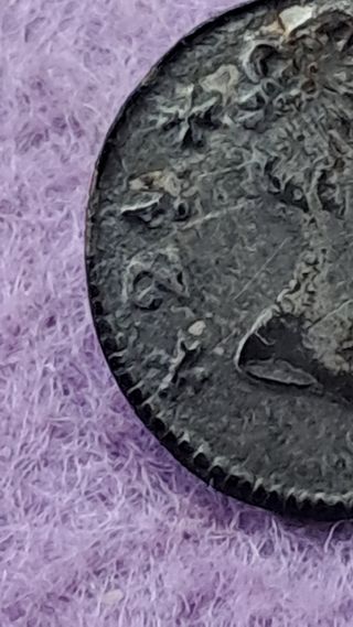 RARO!! Botón ISABEL II con marca detrás