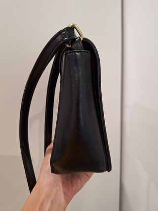 Bolso negro solapa tachuelas