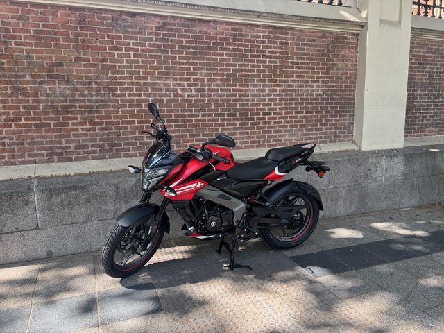 Bajaj Pulsar NS 125 Naranja