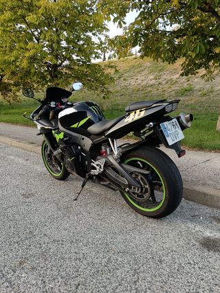 YAMAHA R6
