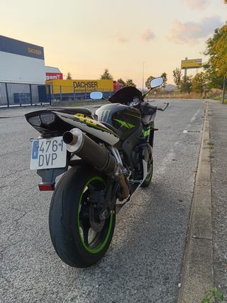 YAMAHA R6