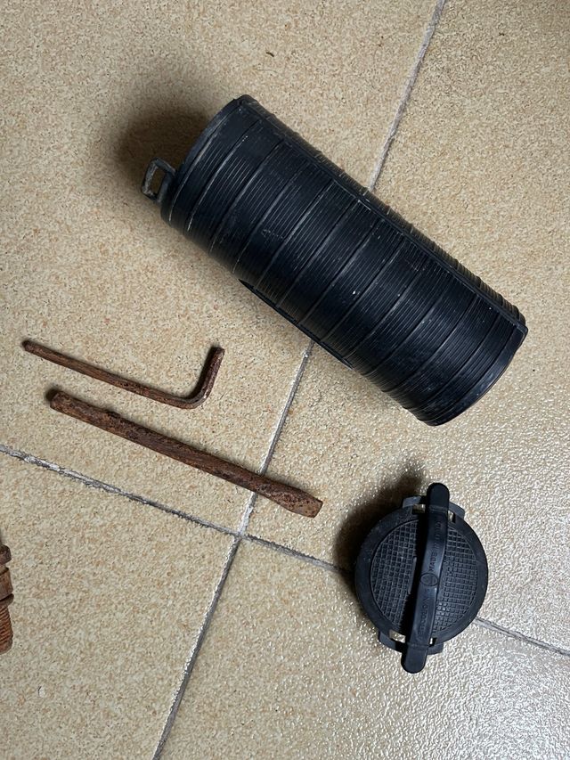 Caja herramientas moto gac