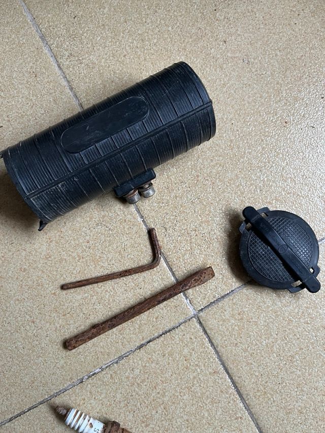 Caja herramientas moto gac