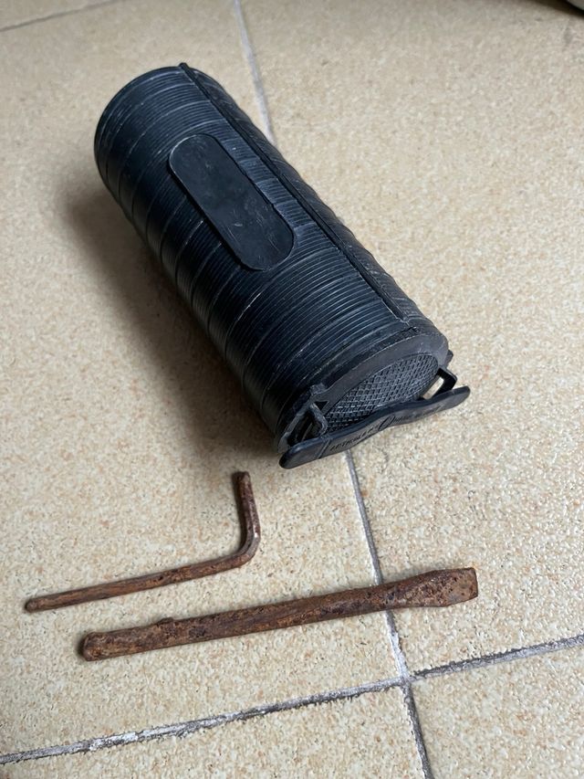 Caja herramientas moto gac