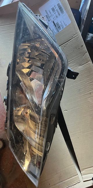 Faro seat león