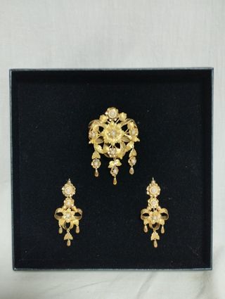 Antiguos pendientes y broche oro 18 K. 
