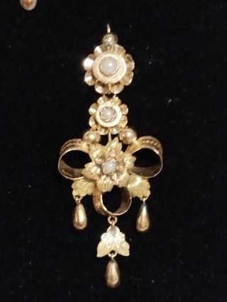 Antiguos pendientes y broche oro 18 K. 
