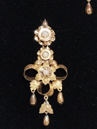 Antiguos pendientes y broche oro 18 K. 