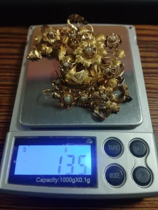Antiguos pendientes y broche oro 18 K. 