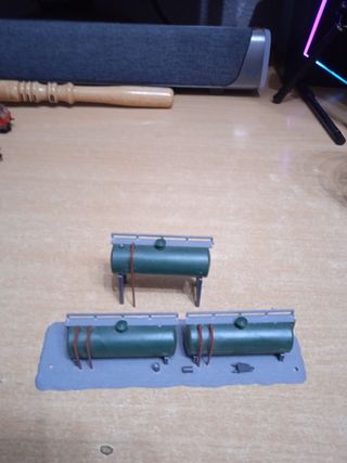 Conjunto bidones gasolina escala n