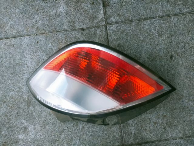 Pilotos traseros opel astra