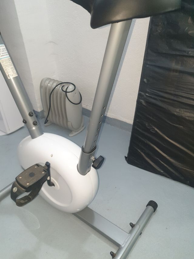 Bicicleta estatica marca basic mag