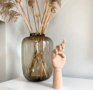 Mano articulada de madera