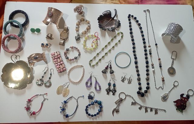 Grande Lotto set 37 articoli bigiotteria oggetti.