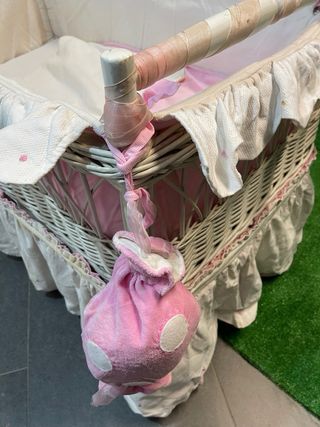 Minicuna mimbre blaca niña  vestidura pique