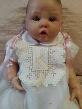 Precioso babero artesanal bordado bebé o muñeca 