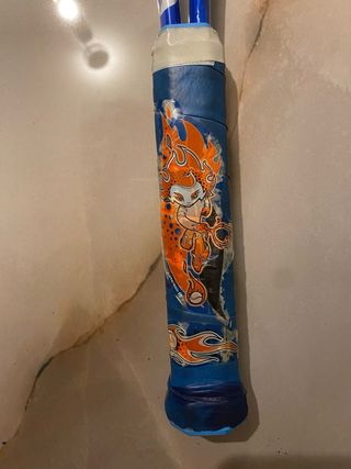 Raqueta de tenis cuerda rota