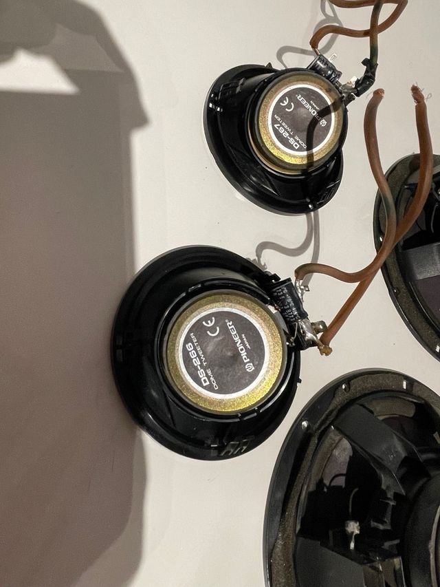 Altavoces originales Vw y Pioneer