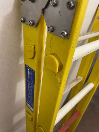 Escalera aislada de fibra 
