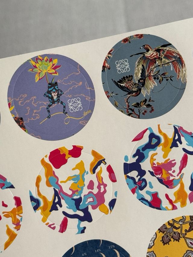 Loewe x Paula’s Ibiza. Pegatinas