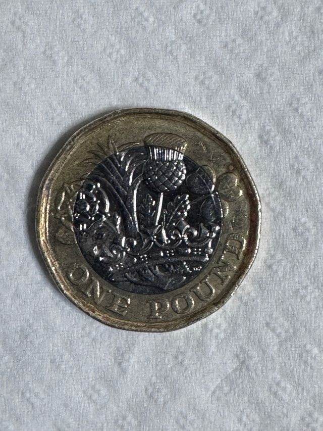Moneda one pound