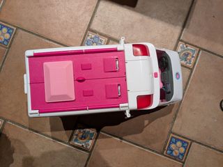Barbie Ambulancia con muñeca