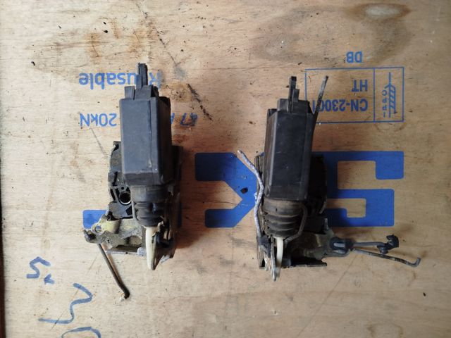 Cerraduras delanteras Peugeot 205