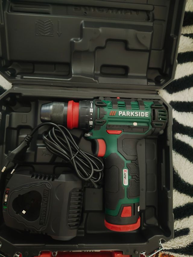 Atornillador 12V, 2 baterías y cargadore