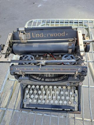 Maquina de escribir antigua