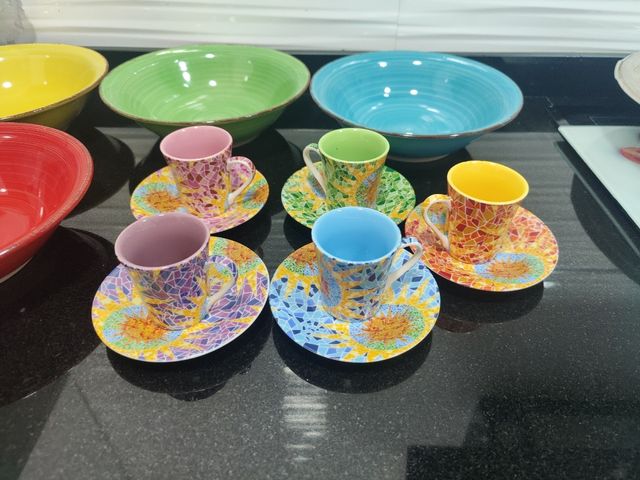 Platos platos y tazas