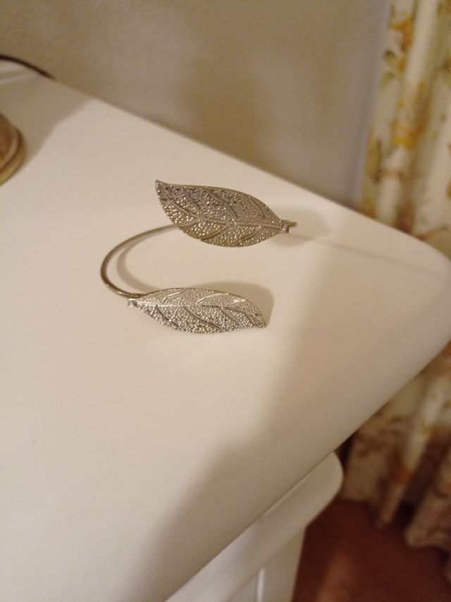 Brazalete en forma de hojas original