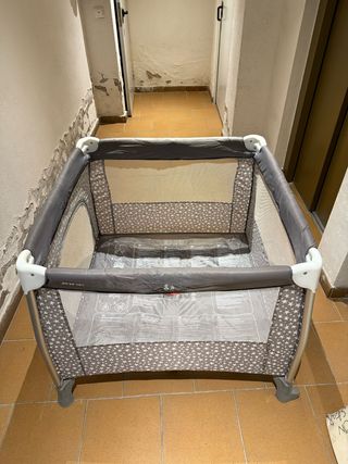 Parque cuna con colchoneta
