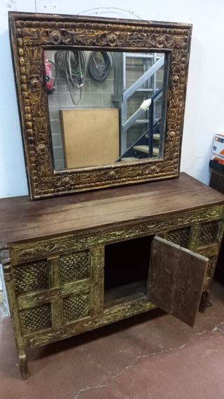 Mueble con espejo antiguo 