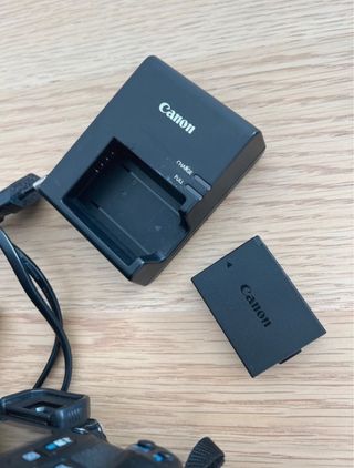 Cámara Canon EOS 1300. Regalo microSD