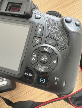 Cámara Canon EOS 1300. Regalo microSD