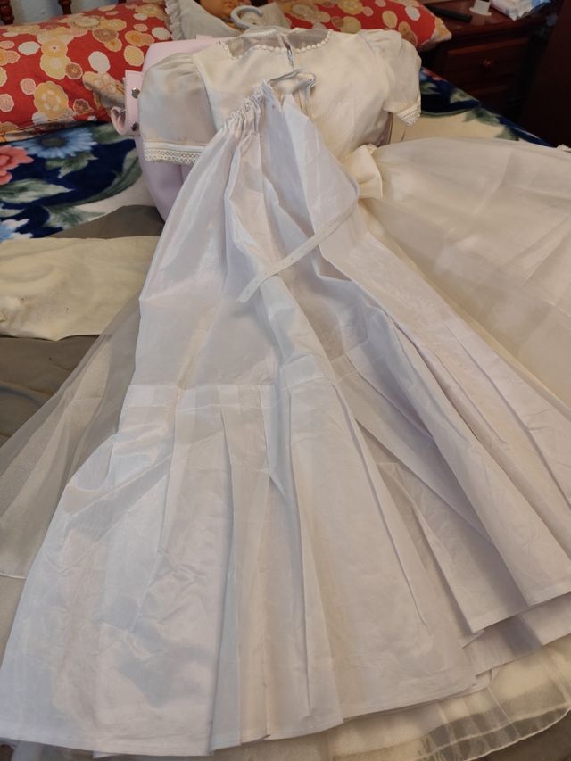 Bellissimo abito da comunione, completo