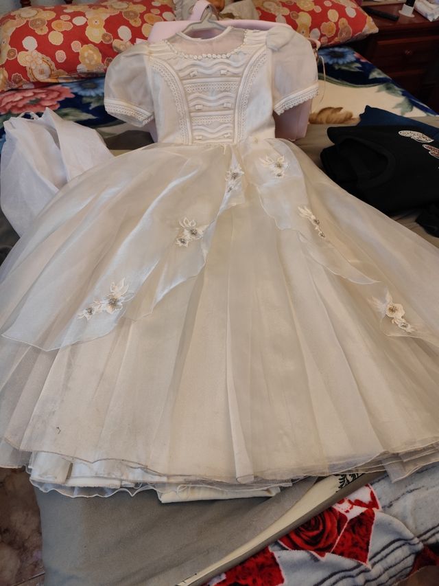 Bellissimo abito da comunione, completo