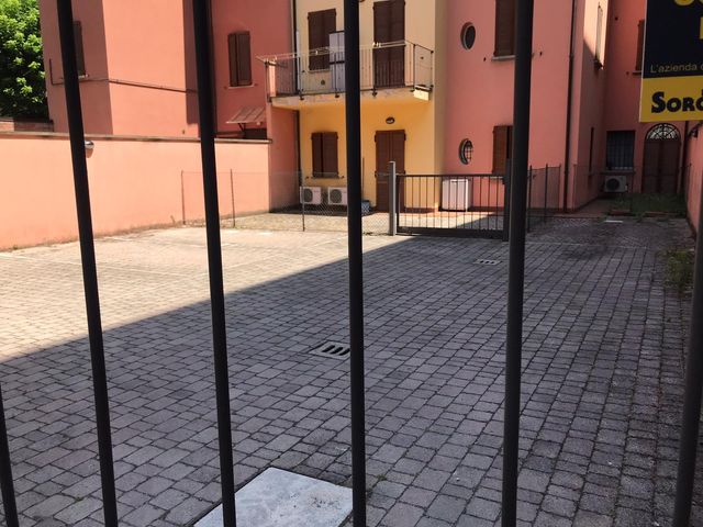 SI VENDE AMPIO POSTO AUTO SCOPERTO ENTRO ZTL