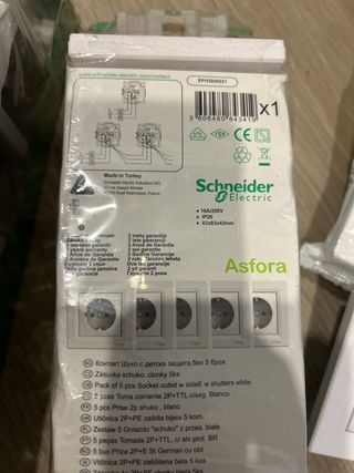 enchufes y interruptores