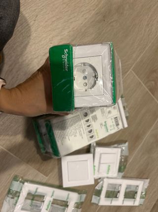 enchufes y interruptores