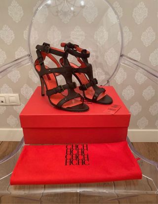 Sandalia Carolina Herrera.