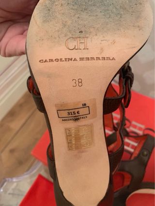 Sandalia Carolina Herrera.